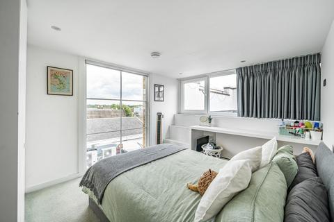 2 bedroom flat for sale, Bedford Hill, Balham
