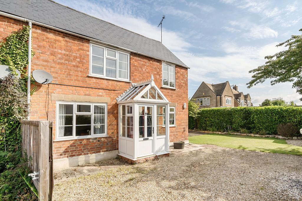 Gretton Road, 2 bed semidetached house £