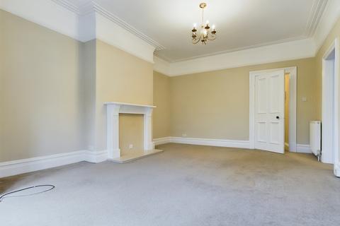 2 bedroom flat to rent, Harlow Moor Drive, Harrogate, HG2