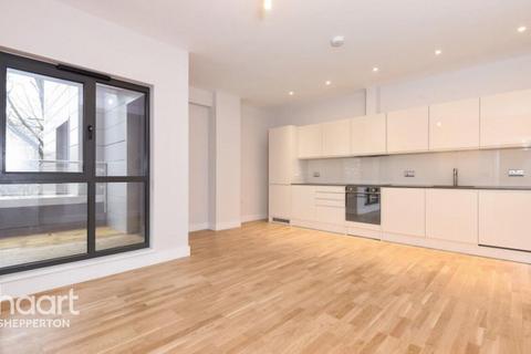 2 bedroom flat for sale, Staines Road West, Sunbury-on-Thames