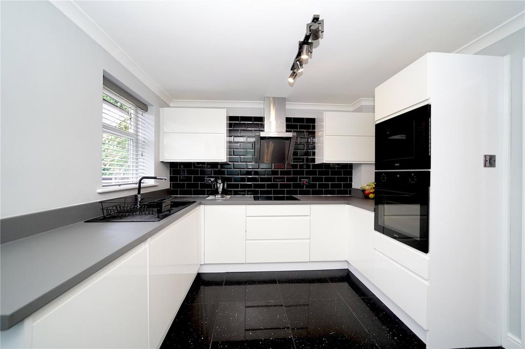 Viscount Avenue, Aqueduct, Telford, Shropshire, TF4 3 bed detached