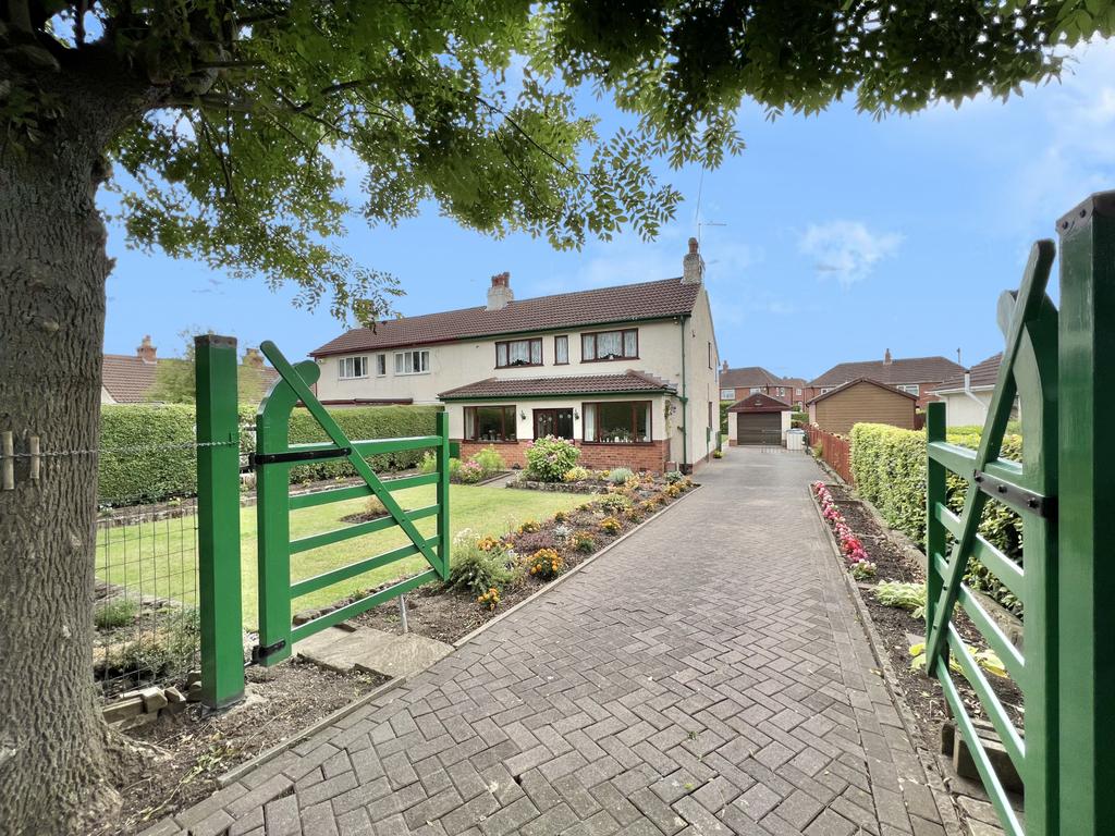 Wakefield Road, Garforth 3 bed semidetached house for sale £360,000