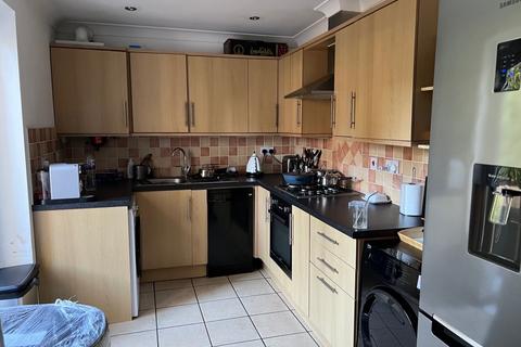 2 bedroom terraced house to rent, Canonsleigh Road, Dagenham