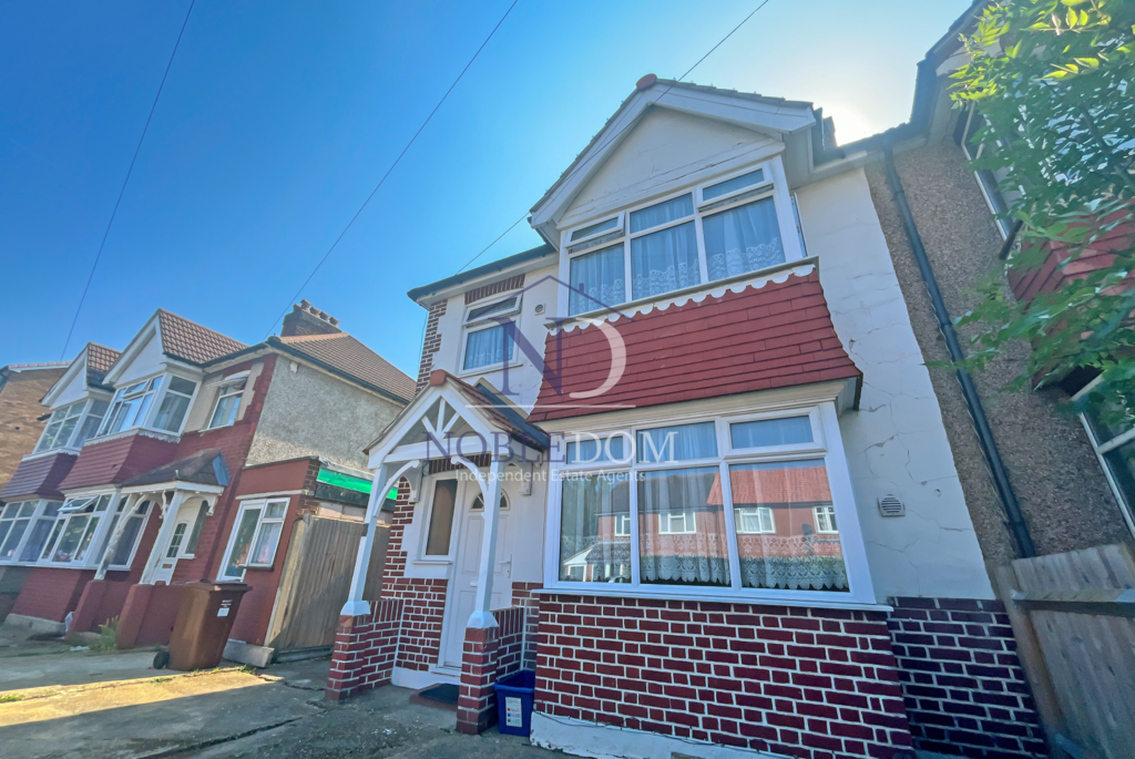 Legrace Avenue, Hounslow, TW4 3 bed semidetached house for sale £599,950