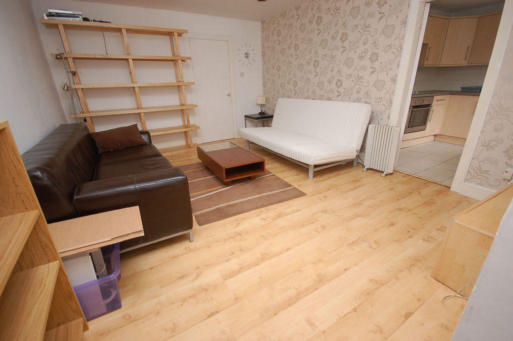 1028L St. Patrick Square, Edinburgh, EH8 9EU 1 bed flat £1,025 pcm (£237 pw)