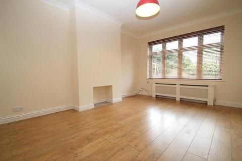 2 bedroom maisonette to rent, Kings Grove, Romford, RM1