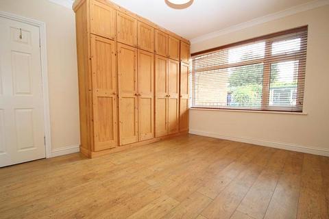2 bedroom maisonette to rent, Kings Grove, Romford, RM1