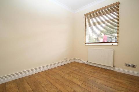 2 bedroom maisonette to rent, Kings Grove, Romford, RM1
