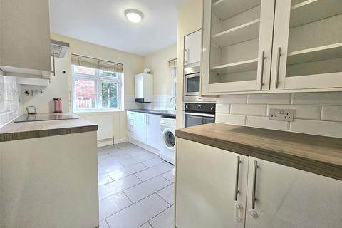 2 bedroom maisonette to rent, Kings Grove, Romford, RM1