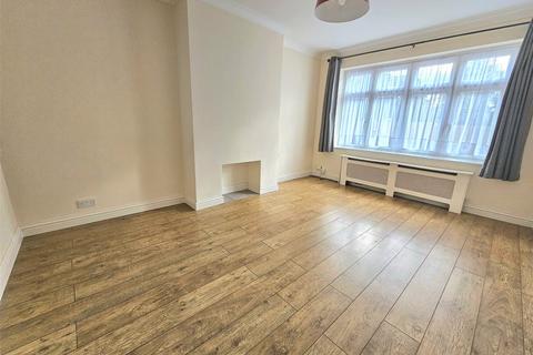 2 bedroom maisonette to rent, Kings Grove, Romford, RM1