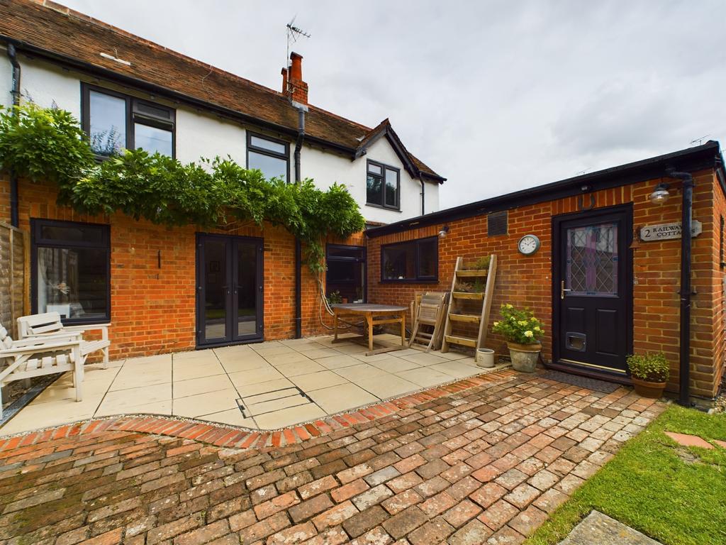 Thames Avenue, Pangbourne, RG8 2 bed semidetached house for sale £450,000
