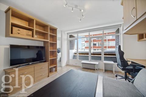 Studio to rent, Dufours Place  W1F