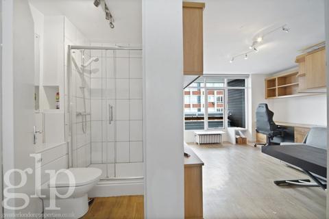 Studio to rent, Dufours Place  W1F