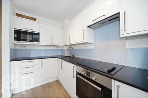 Studio to rent, Dufours Place  W1F