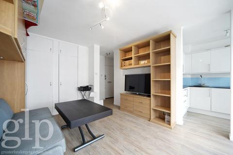 Studio to rent, Dufours Place  W1F