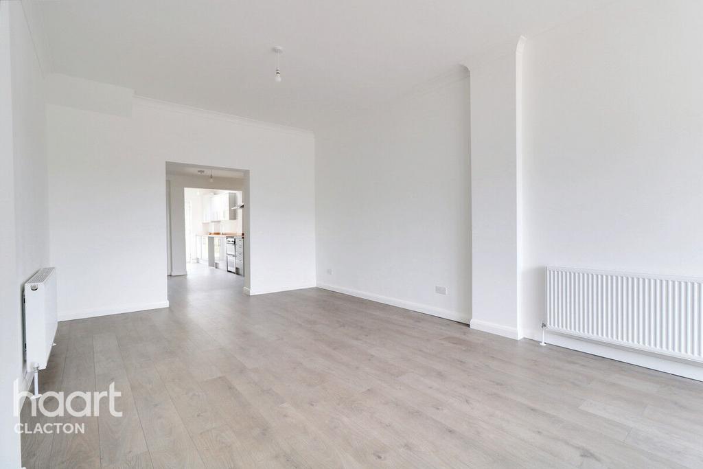 Burrs Road, ClactonOnSea 2 bed terraced house for sale £180,000