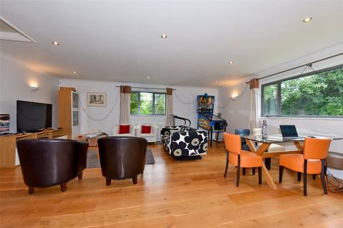 5 bedroom detached house to rent, Alleyns Lane, Cookham, Maidenhead, Berkshire, SL6