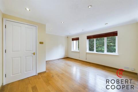 2 bedroom apartment for sale, Cherry Court, Hatch End, Middlesex, HA5