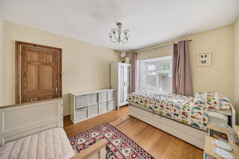 4 bedroom detached house to rent, Staines-upon-thames,  Surrey,  TW18