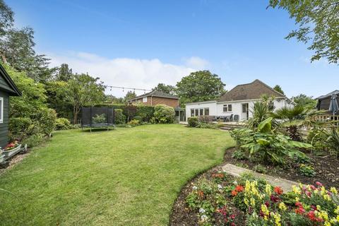 4 bedroom detached house to rent, Staines-upon-thames,  Surrey,  TW18