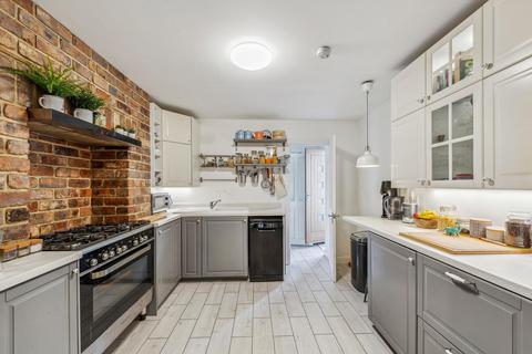 4 bedroom townhouse for sale, Downs Park Road, London, E5