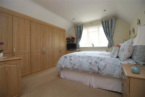 3 bedroom detached house for sale - The Martells, Barton On Sea, BH25