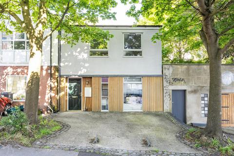 3 bedroom terraced house to rent, Dove Street, Bristol, BS2