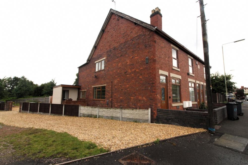 Chester Road North, Brownhills 2 bed terraced house to rent £850 pcm