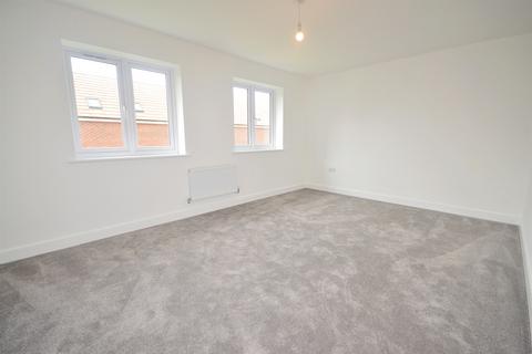 3 bedroom semi-detached house to rent, Peckham Chase, Eastergate, Chichester, PO20