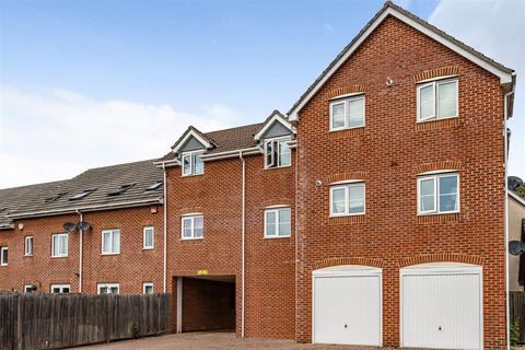 2 bedroom flat for sale - Graylingwell Drive, Chichester, PO19