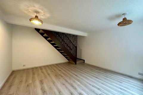 22 Ravenscroft, Hook, RG27 9NN