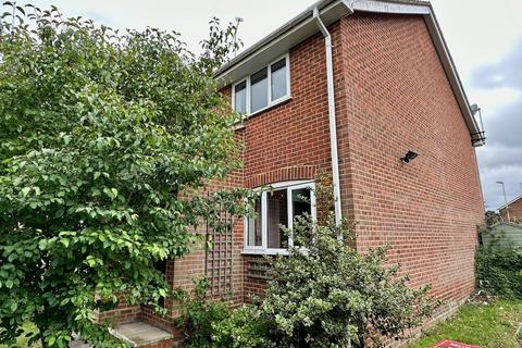 22 Ravenscroft, Hook, RG27 9NN