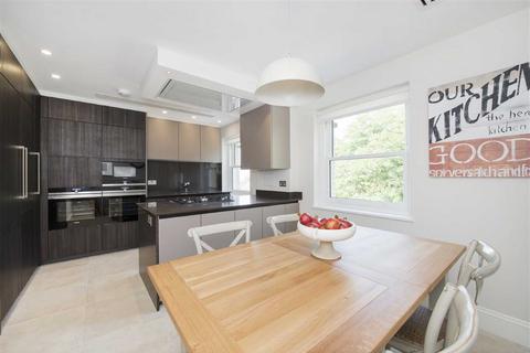 4 bedroom apartment to rent, Arkwright Road, Hampstead, London, NW3