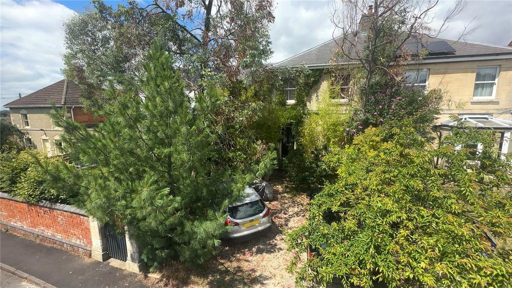 Springfield Road, Uplands, Stroud, Gloucestershire, GL5 5 bed semidetached house for sale £