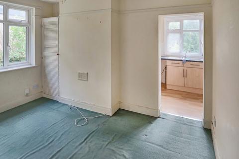 72 Valley Road, Kenley, CR8 5BU