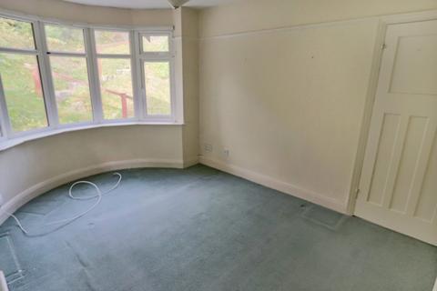 72 Valley Road, Kenley, CR8 5BU