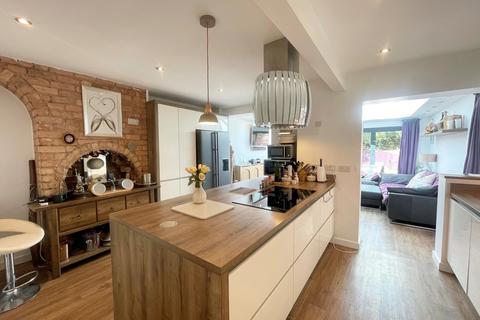 134 Stroud Road, Shirley, Solihull, B90 2JX