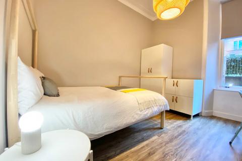 4 bedroom flat to rent, Cranworth Street, Glasgow, Lanarkshire, G12