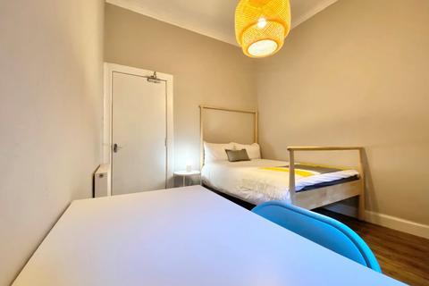4 bedroom flat to rent, Cranworth Street, Glasgow, Lanarkshire, G12