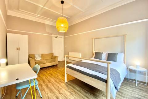 4 bedroom flat to rent, Cranworth Street, Glasgow, Lanarkshire, G12