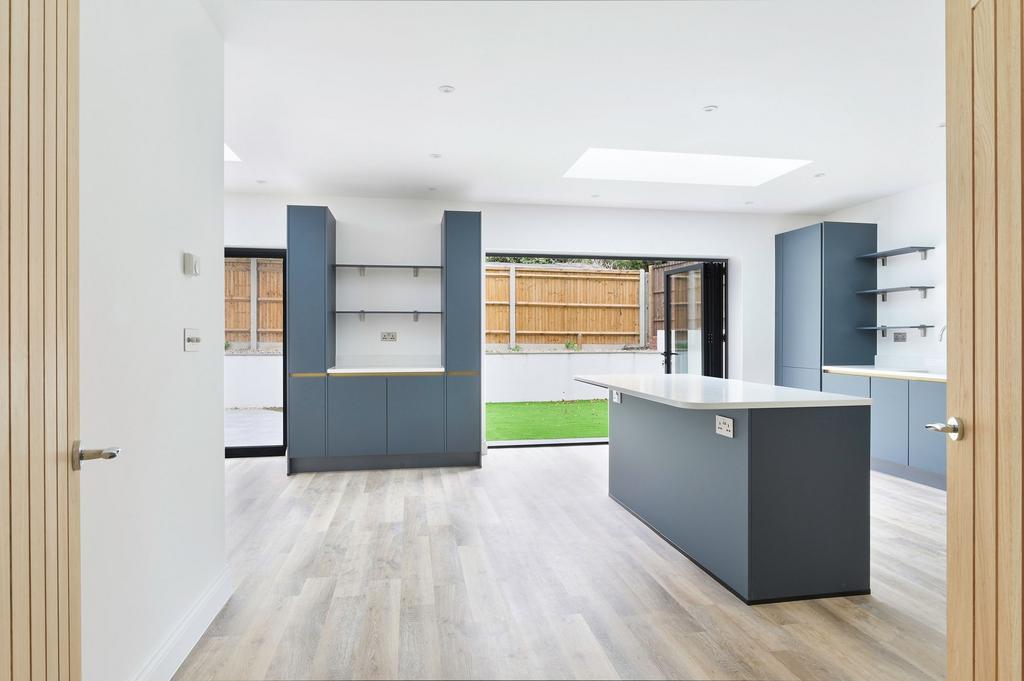 Pine Hill, Epsom