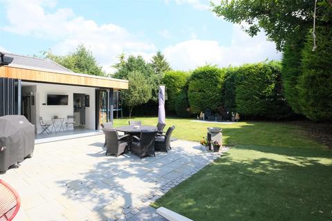 Pately Chelsfield Lane, Orpington, BR6 7RP