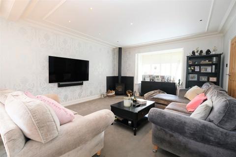 Pately Chelsfield Lane, Orpington, BR6 7RP