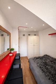 2 bedroom flat to rent, Richmond Road, Kingston, KT2