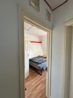 2 bedroom flat to rent, Richmond Road, Kingston, KT2