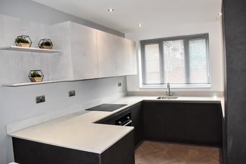 3 bedroom end of terrace house to rent, Lordsmead Street, Hulme, Manchester