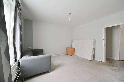 2 bedroom flat for sale - Pearce House, Clapham Park, London, SW2