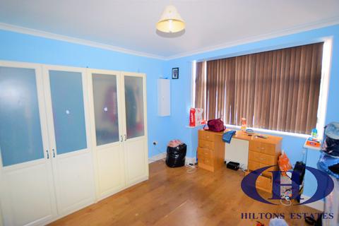 3 bedroom end of terrace house for sale, Willow Tree Lane, Hayes