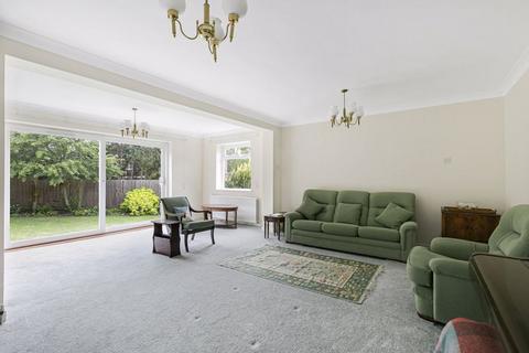 16 Badingham Drive, Fetcham, Leatherhead, KT22 9ES