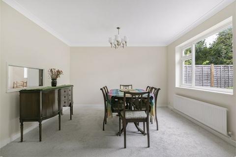 16 Badingham Drive, Fetcham, Leatherhead, KT22 9ES